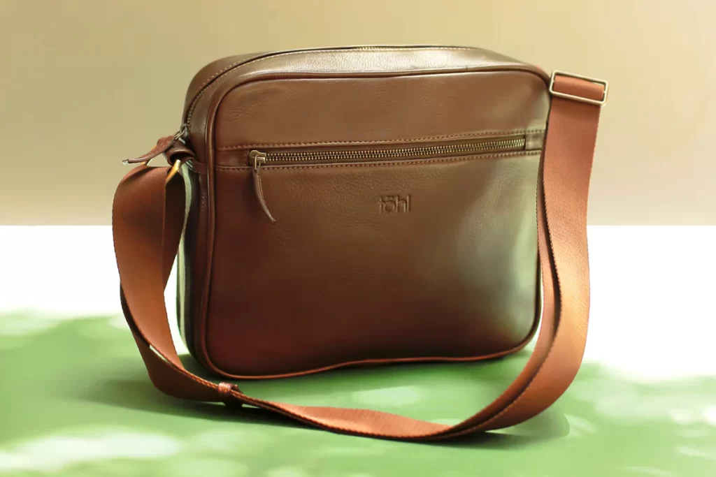 
laptop messenger bag